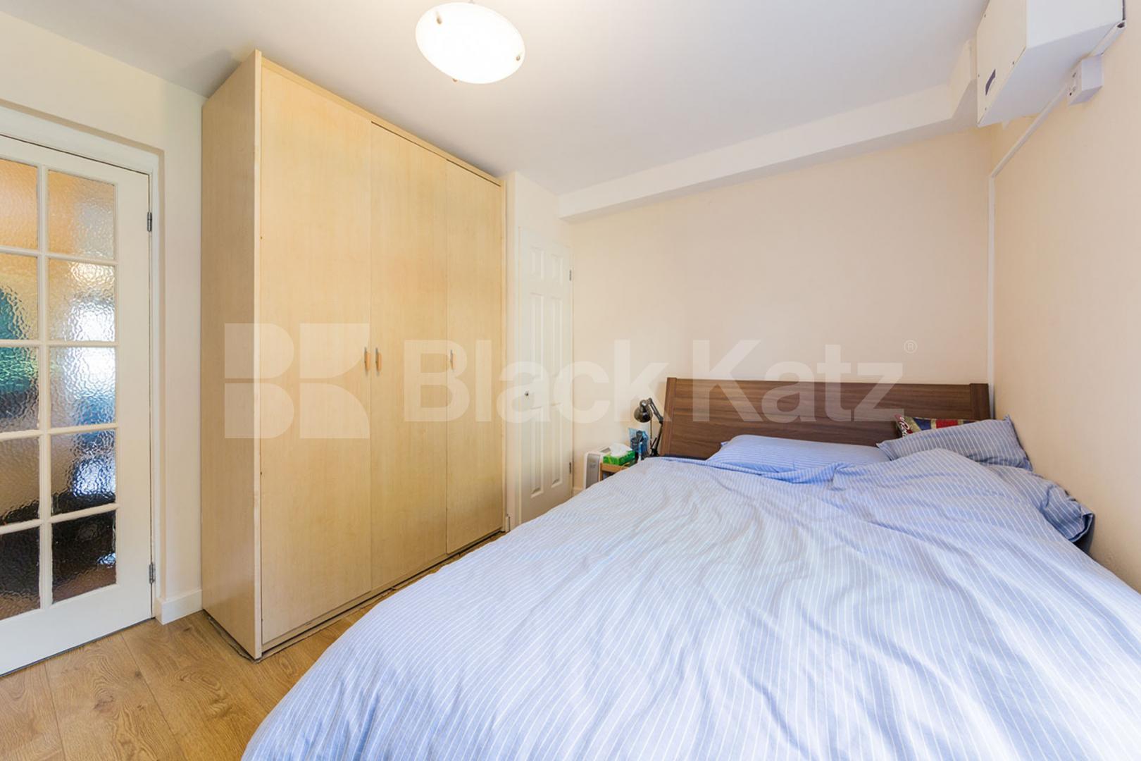 modern 1 bedroom property with access to communal gardens Hillmarton Road, Islington / Caledonian Road
